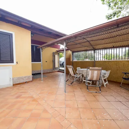 A Due Passi Dal Mare Apartment *